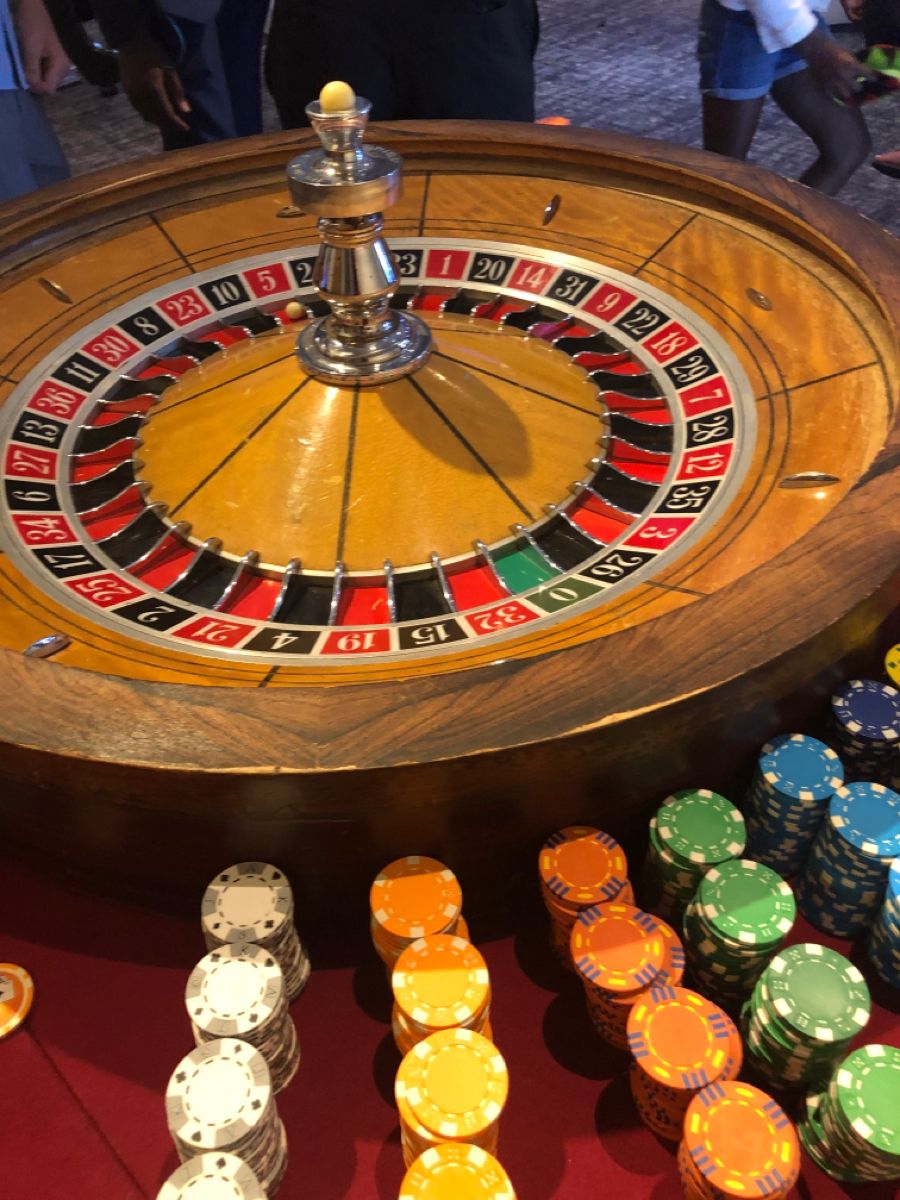 Wolf Gold Slots App کھلاڑیوں کے لیے لائیو کیسینو سیکشن