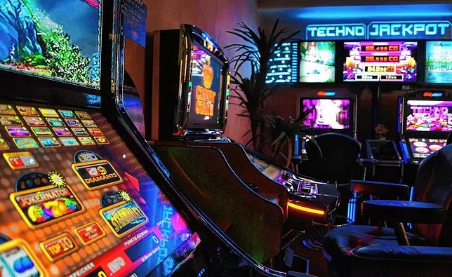 پاکستان میں Wolf Gold Slots App کا آن لائن کیسینو سیکشن کھولیں۔